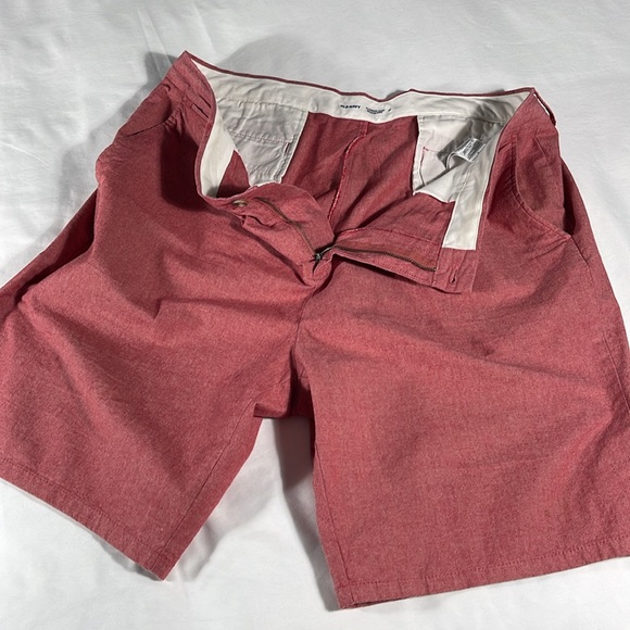Old Navy mens weathered rose red Ultimate Slim flat front 10" shorts - size 40 - Picture 7 of 10